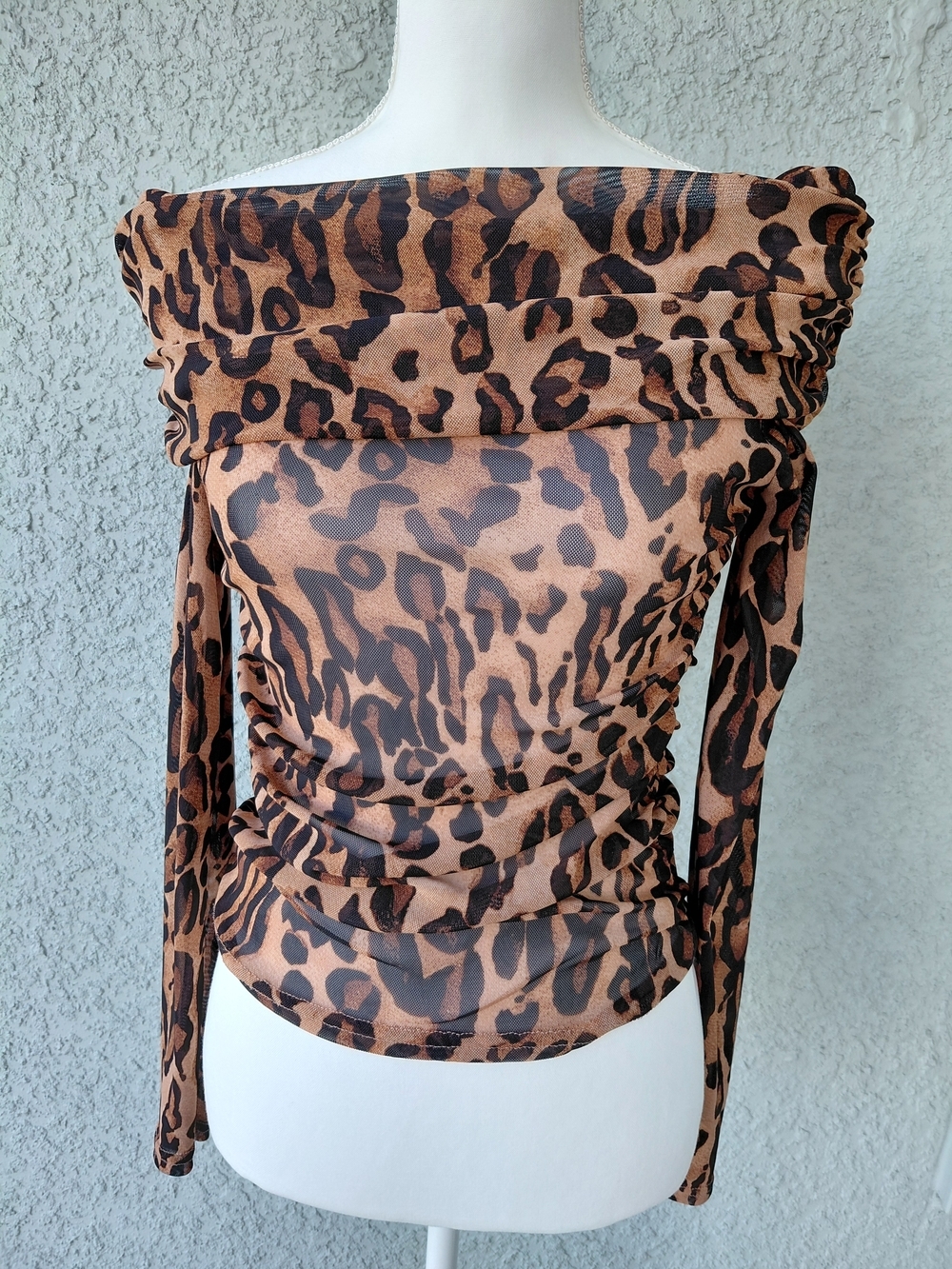Jolie & Joy Leopard Print Off Shoulder Top Mesh Ruched Long Sleeve Size M - Picture 2 of 8